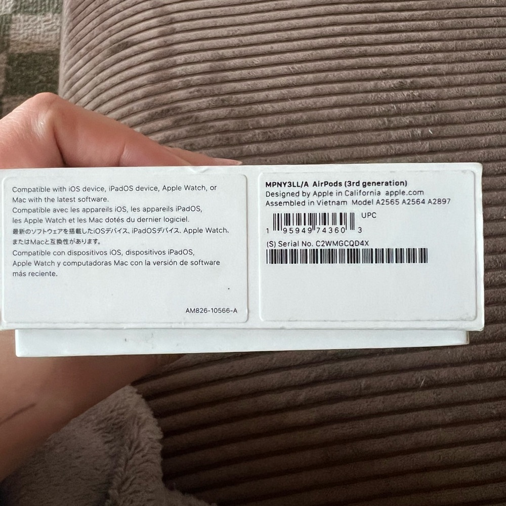 Apple AirPods 3rd Generation - Picture 3 of 3